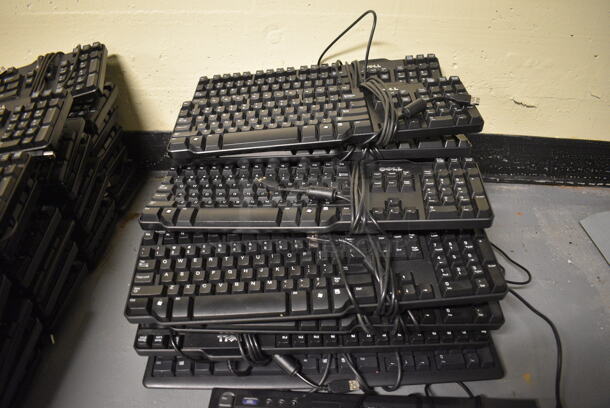ALL ONE MONEY! Lot of 20 Various Computer Keyboards! Includes 17.5x5.5x1.5. (south basement 012) - Image 5 of 5