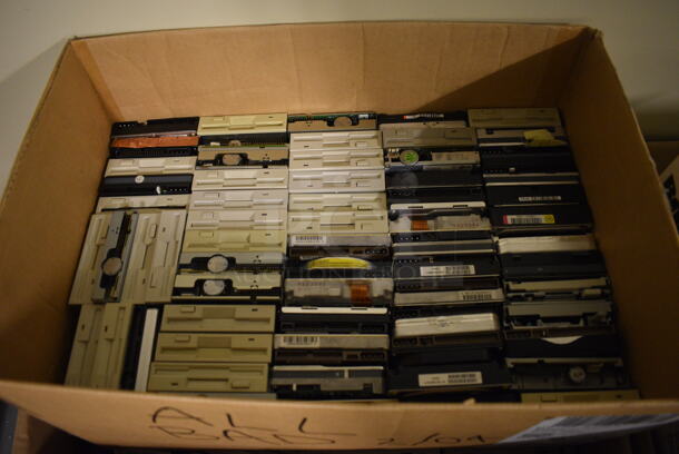 ALL ONE MONEY! PALLET LOT of Hard Drives! (south basement 012) - Image 4 of 8
