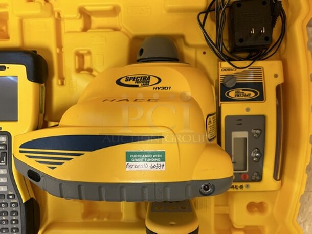 Trimble Spectra Surveying Set in Hard Case. 20x16x11. (room 122) - Image 3 of 9
