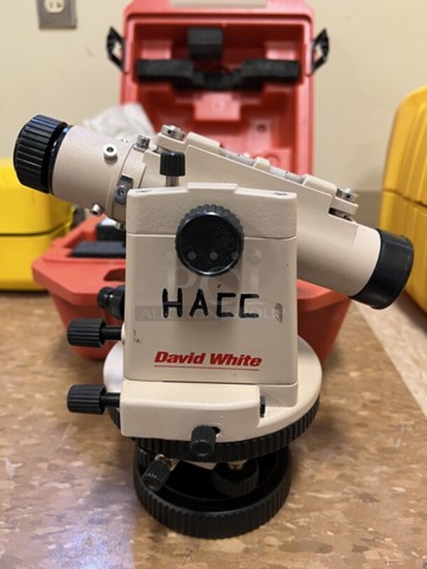 David White Model 8871 Universal LT8-300P Transit Level in Hard Case. 12x15x9. (room 122) - Image 3 of 7