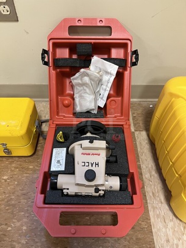 David White Model 8871 Universal LT8-300P Transit Level in Hard Case. 12x15x9. (room 122) - Image 6 of 7