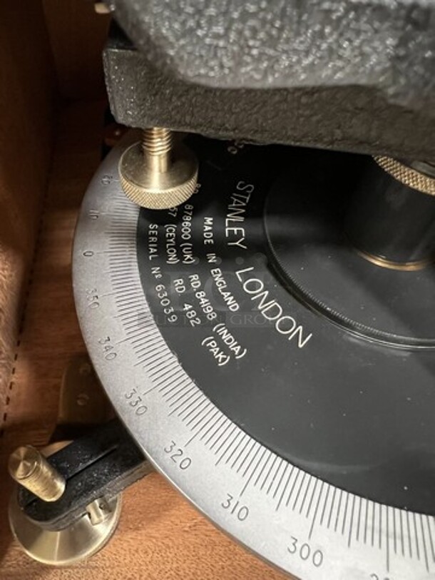 Stanley London Instructional Theodolite in Wooden Case. 10.5x11.5x14. (room 122) - Image 3 of 6