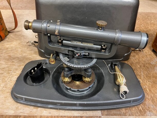 David Model 8114 Level w/ Case. 16x8x11. (room 122) - Image 2 of 6