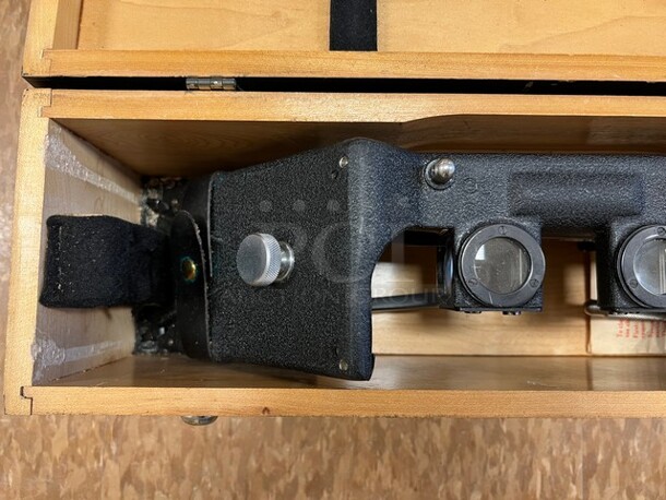 Black Metal Eye Instrument in Wooden Case. 19x5.5. (room 122) - Image 2 of 7