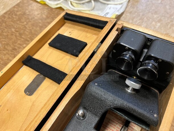 Black Metal Eye Instrument in Wooden Case. 19x5.5. (room 122) - Image 4 of 7