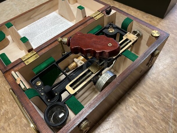 US Navy Stadimeter in Wooden Case. 12.5x7x6.5. (room 122) - Image 3 of 5