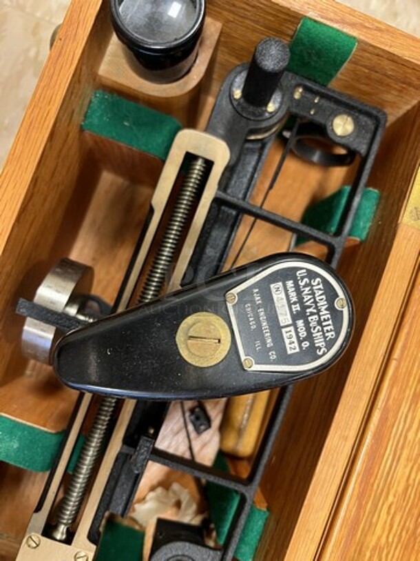 US Navy Stadimeter in Wooden Case. 12.5x6.5x6.5. (room 122) - Image 6 of 7