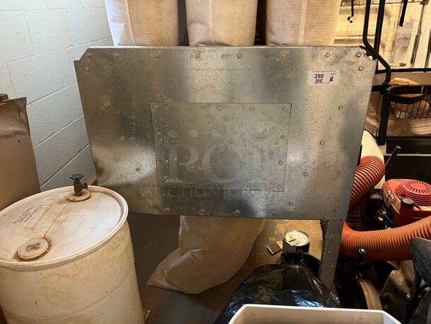 Sternvent Metal Industrial Floor Style Wood Shop Ventilation Dust Collector w/ Cincinnati Fan Model RBE-17 Air Handler. 460 Volts, 3 Phase. BUYER MUST REMOVE: Winning Bidder Will Have To Contact HACC To Make an Appointment To Remove This Item Between May 6th and May 13th. 41x136x112, 80x64x96. (room 128a) - Image 3 of 12