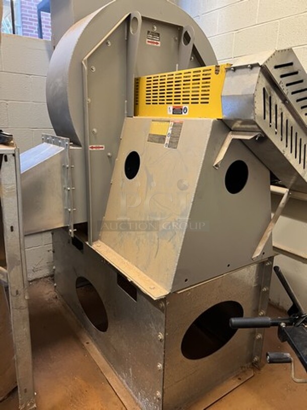 Sternvent Metal Industrial Floor Style Wood Shop Ventilation Dust Collector w/ Cincinnati Fan Model RBE-17 Air Handler. 460 Volts, 3 Phase. BUYER MUST REMOVE: Winning Bidder Will Have To Contact HACC To Make an Appointment To Remove This Item Between May 6th and May 13th. 41x136x112, 80x64x96. (room 128a) - Image 10 of 12