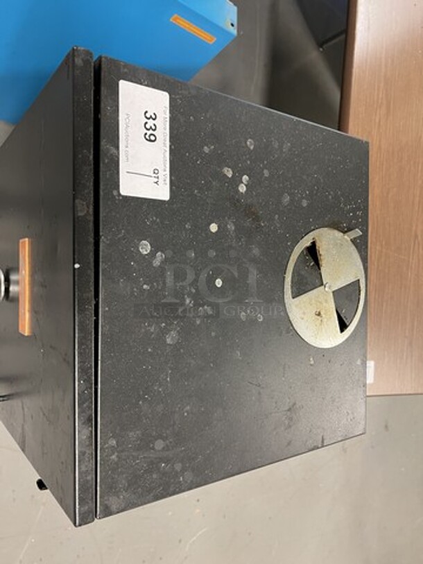 Weston Propane Gas Powered Smoker Cabinet. 21x21x39. (room 130) - Image 7 of 7