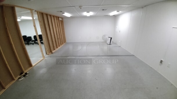 24'x44' Modular Classroom w/ 8' Tall Interior, Outrigger Frame, Detachable Hinges, New Tires. BUYER MUST REMOVE: Winning Bidder Will Have To Contact HACC To Make an Appointment To Remove This Item Between May 6th and May 13th. - Image 5 of 10