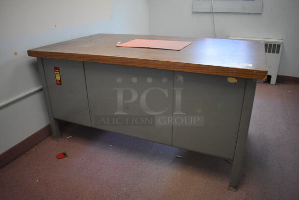Gray Metal Desk w/ Wood Pattern Tabletop. BUYER MUST REMOVE. (Clearview Elementary - Room 11.5) - Image 4 of 5
