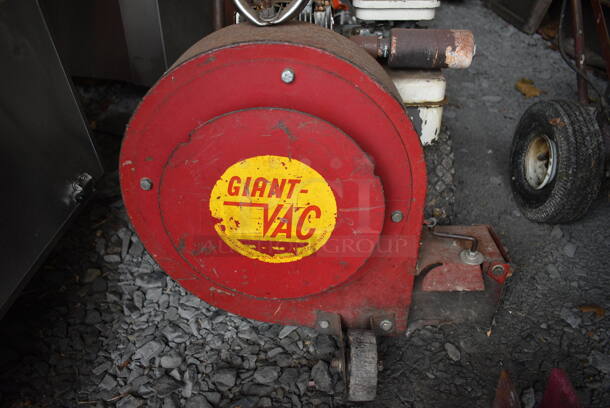 Giant Vac 5 HP Metal Vacuum. BUYER MUST REMOVE. 21x43x37. (stadium) - Image 3 of 8