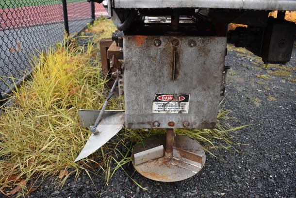 Airflo Model PSV-8E-SS Metal Commercial Salt Spreader. BUYER MUST REMOVE. 115.5x56x54. (stadium) - Image 5 of 9