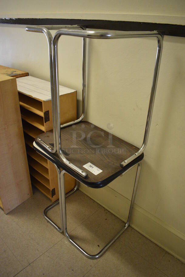 ALL ONE MONEY! Lot of 3 Cabinets and 2 Desks. BUYER MUST REMOVE. Includes 24x18x29. (Clearview Elementary - Upstairs Hallway) - Image 2 of 5