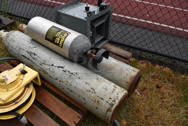 ALL ONE MONEY! Pallet Lot of Various Items Including Gas Syphon Tube Tank, 2 Carbon Dioxide Tanks and Blower. BUYER MUST REMOVE. Includes 9x9x57. (stadium) - Image 4 of 10