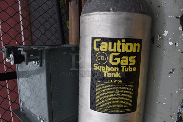 ALL ONE MONEY! Pallet Lot of Various Items Including Gas Syphon Tube Tank, 2 Carbon Dioxide Tanks and Blower. BUYER MUST REMOVE. Includes 9x9x57. (stadium) - Image 6 of 10
