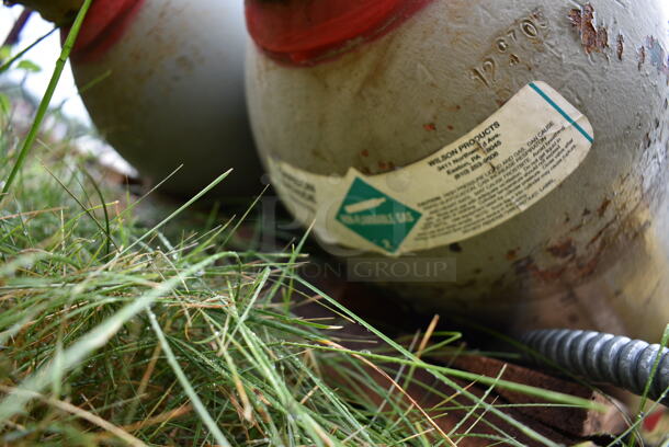 ALL ONE MONEY! Pallet Lot of Various Items Including Gas Syphon Tube Tank, 2 Carbon Dioxide Tanks and Blower. BUYER MUST REMOVE. Includes 9x9x57. (stadium) - Image 8 of 10