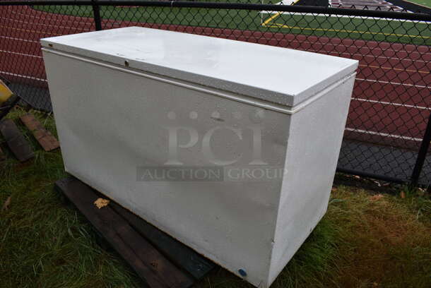 Electrolux Model FFC20C4AW1 Chest Freezer. BUYER MUST REMOVE. 115 Volts, 1 Phase. 61.5x27.5x35. Unit Does Not Power On. (stadium) - Image 2 of 8