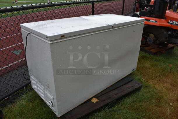 Electrolux Model FFC20C4AW1 Chest Freezer. BUYER MUST REMOVE. 115 Volts, 1 Phase. 61.5x27.5x35. Unit Does Not Power On. (stadium) - Image 7 of 8