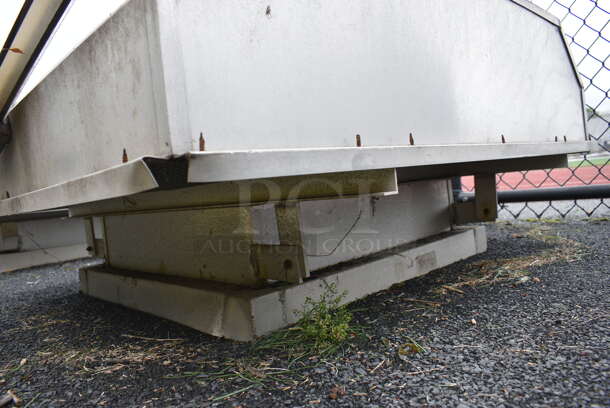Metal Commercial Rooftop Vent Exhaust. BUYER MUST REMOVE. 45.5x46x20.5. (stadium) - Image 4 of 5