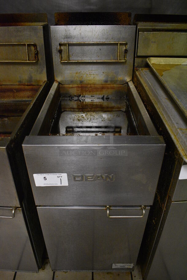 Dean Model SR42GN Stainless Steel Commercial Natural Gas Powered Deep Fat Fryer. Unit Will Be Emptied of Oil Shown In Pictures. 105,000 BTU. Item Was in Working Condition on Last Day of Business. 15.5x30x47. (kitchen)