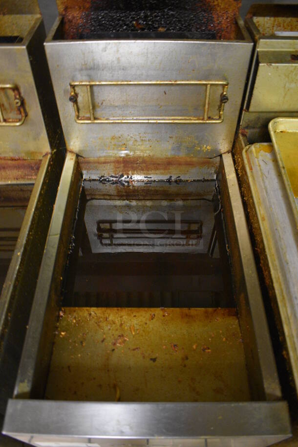 Dean Model SR42GN Stainless Steel Commercial Natural Gas Powered Deep Fat Fryer. Unit Will Be Emptied of Oil Shown In Pictures. 105,000 BTU. Item Was in Working Condition on Last Day of Business. 15.5x30x47. (kitchen) - Image 4 of 6
