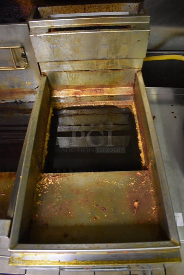 Royal Model B Stainless Steel Commercial Natural Gas Powered Deep Fat Fryer. Unit Will Be Emptied of Oil Shown In Pictures. Item Was in Working Condition on Last Day of Business. 15.5x33x47. (kitchen) - Image 4 of 7