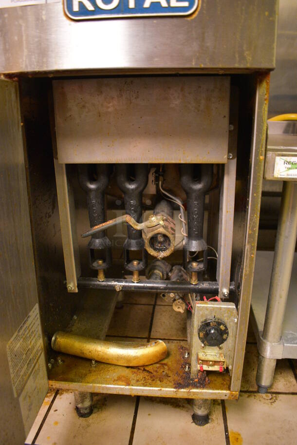 Royal Model B Stainless Steel Commercial Natural Gas Powered Deep Fat Fryer. Unit Will Be Emptied of Oil Shown In Pictures. Item Was in Working Condition on Last Day of Business. 15.5x33x47. (kitchen) - Image 5 of 7