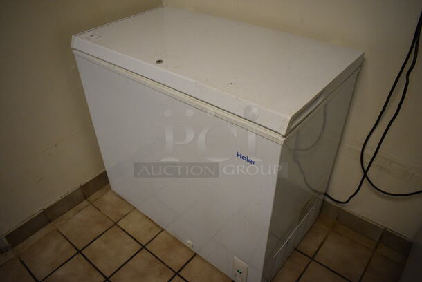 Haier Model HF71CL53NW Metal Chest Freezer. 115 Volts, 1 Phase. 37x21x33. Tested and Working! (kitchen) - Image 2 of 8