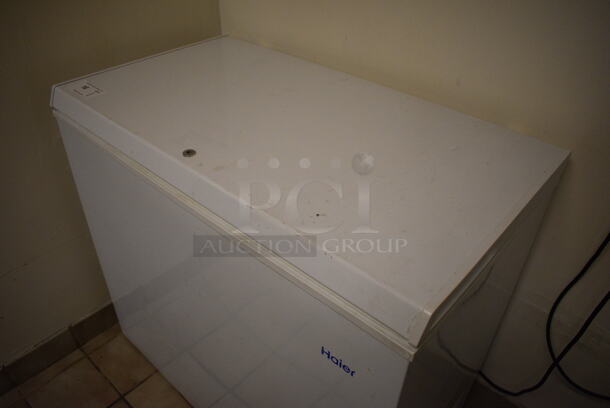 Haier Model HF71CL53NW Metal Chest Freezer. 115 Volts, 1 Phase. 37x21x33. Tested and Working! (kitchen) - Image 3 of 8