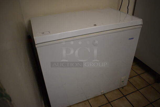 Haier Model HF71CL53NW Metal Chest Freezer. 115 Volts, 1 Phase. 37x21x33. Tested and Working! (kitchen) - Image 4 of 8