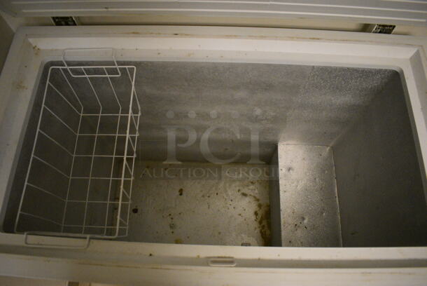 Haier Model HF71CL53NW Metal Chest Freezer. 115 Volts, 1 Phase. 37x21x33. Tested and Working! (kitchen) - Image 5 of 8