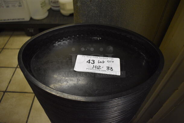 ALL ONE MONEY! Lot of 102 and 38 Black Poly Food Baskets. 12.5x9.5x1.5, 10.5x7x1.5. (dishwasher area) - Image 2 of 5