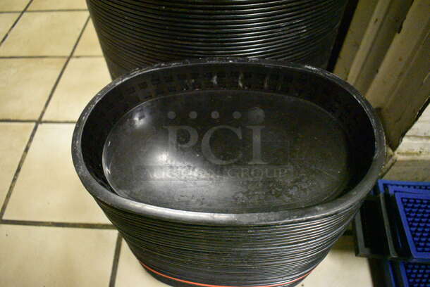 ALL ONE MONEY! Lot of 102 and 38 Black Poly Food Baskets. 12.5x9.5x1.5, 10.5x7x1.5. (dishwasher area) - Image 3 of 5