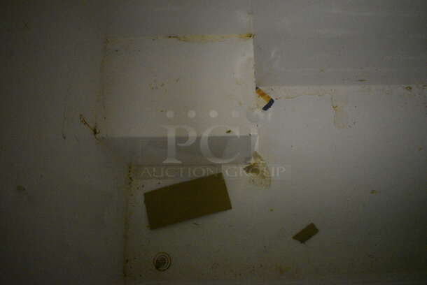 Kelvinator Model HFP153RM1 Metal Chest Freezer. 115 Volts, 1 Phase. 44.5x28x35. Tested and Working! (dishwasher area) - Image 4 of 9