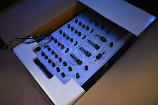 RadioShack Model SSM-1850 Stereo 4 Channel Mixer Equalizer. 20x11x3. (bar) - Image 4 of 6