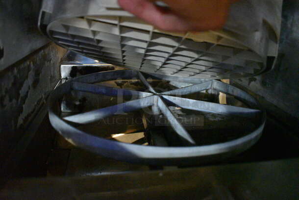 Glastender Model GT-18 / GT-18+2 Stainless Steel Commercial Glass Washer. 115 Volts, 1 Phase. BUYER MUST REMOVE. 60x25.5x38. (bar) - Image 5 of 10