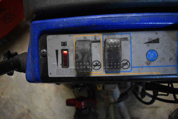 Windsor Model SCC172 Metal Commercial Floor Cleaning Machine w/ 10 Cleaning Pads and 2 New Blades. BUYER MUST REMOVE. 30x40x39. Tested and Working! (basement) - Image 4 of 12