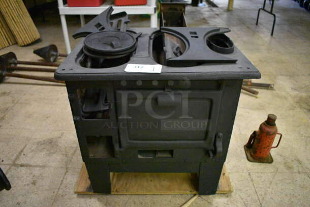 Metal Range w/ Oven. 24x20x25. (basement) - Image 1 of 4