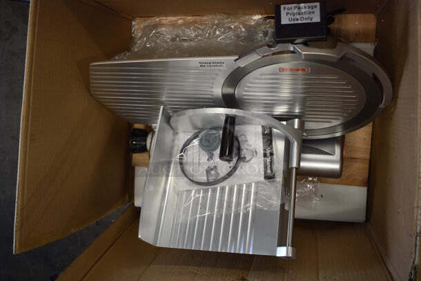 BRAND NEW IN BOX! Avantco SL312 Stainless Steel Commercial Countertop Meat Slicer. 22x18x17. Tested and Working!