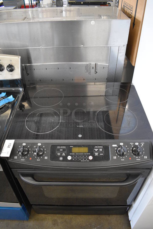 General Electric Model JSP42BOK3BB Metal Electric Powered 4 Burner Range w/ Oven. 208 Volts, 1 Phase. 32x27x35.5 - Image 9 of 9