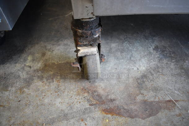 Alto Shaam Stainless Steel Commercial Single Door Undercounter Pass Through Warming Holding Cabinet on Commercial Casters. 25.5x27.5x34. Tested and Working! - Image 6 of 7