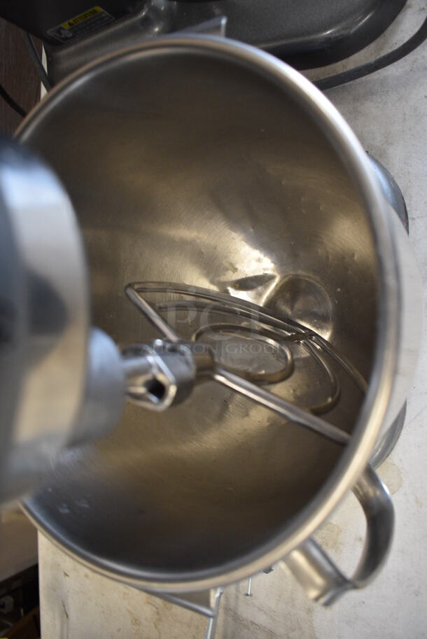 Avantco 177MIX8GY Metal Commercial Countertop 8 Quart Planetary Dough Mixer w/ Stainless Steel Mixing Bowl and Paddle Attachment. 120 Volts, 1 Phase. 12x17x20. Tested and Powers On But Parts Do Not Move - Image 5 of 9