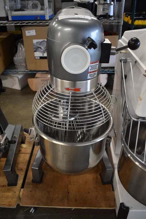 Avantco MX20 Metal Commercial 20 Quart Planetary Dough Mixer w/ Stainless Steel Bowl, Bowl Guard, Whisk and Paddle Attachments. 120 Volts, 1 Phase. 15x21x32. Tested and Working!