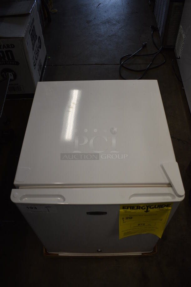 BRAND NEW! Summit FS22L Mini Freezer. 115 Volts, 1 Phase. 17.5x19.5x20.5. Tested and Working! - Image 2 of 6
