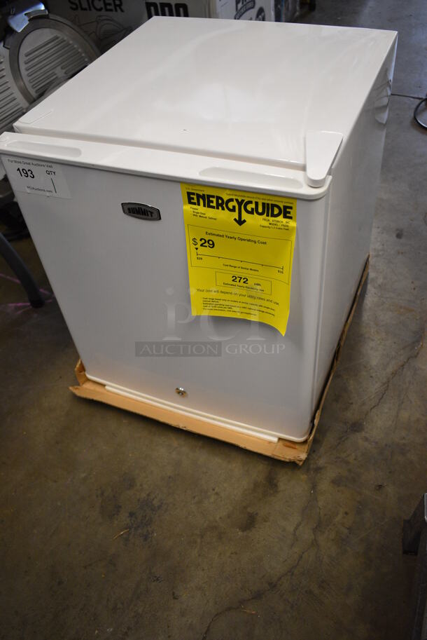 BRAND NEW! Summit FS22L Mini Freezer. 115 Volts, 1 Phase. 17.5x19.5x20.5. Tested and Working! - Image 5 of 6