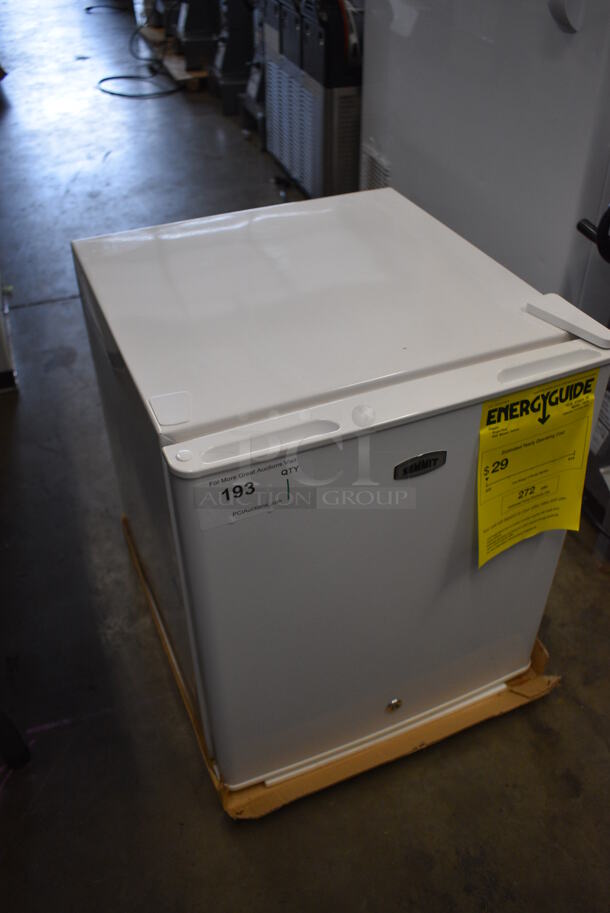 BRAND NEW! Summit FS22L Mini Freezer. 115 Volts, 1 Phase. 17.5x19.5x20.5. Tested and Working! - Image 6 of 6