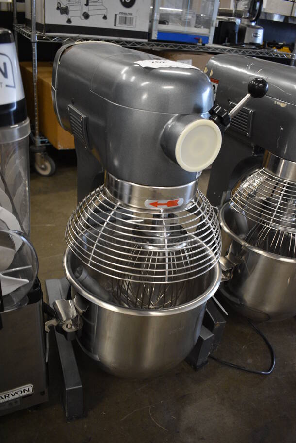 Avantco MX20 Metal Commercial 20 Quart Planetary Dough Mixer w/ Stainless Steel Bowl, Bowl Guard, Whisk and Paddle Attachments. 120 Volts, 1 Phase. 15x21x32. Tested and Working! - Image 4 of 10