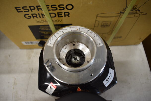 IN ORIGINAL BOX! Estella 236ECEG26 Metal Commercial Countertop Espresso Bean Grinder w/ Hopper. 110/120 volts, 1 Phase. 6x14x26. Tested and Powers On But Parts Do Not Move - Image 6 of 9